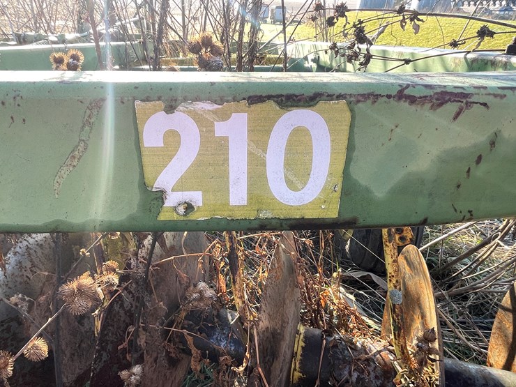 john-deere-210-image-10