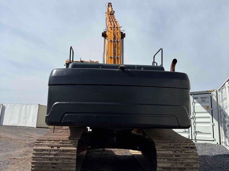 2017-hyundai-hx300-lr-image-3