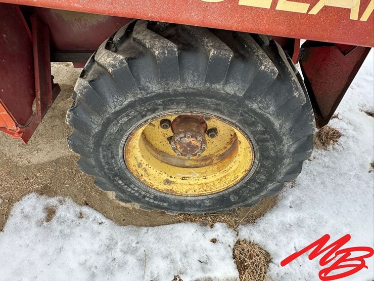 new-holland-1048-image-15