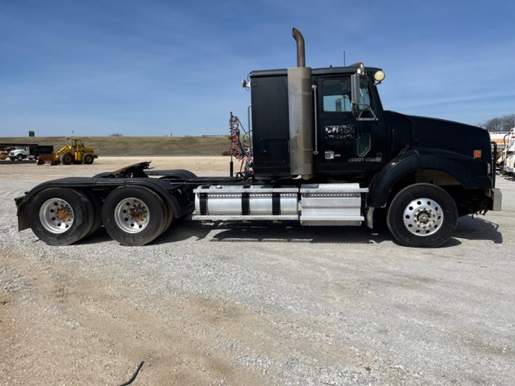 2011-western-star-4900sa-image-4