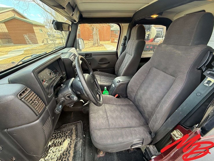 2004-jeep-wrangler-sport-image-22