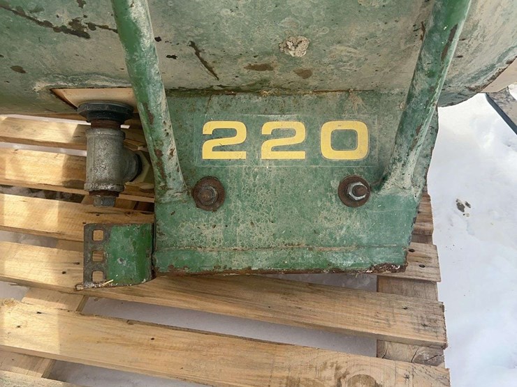 john-deere-220-image-5