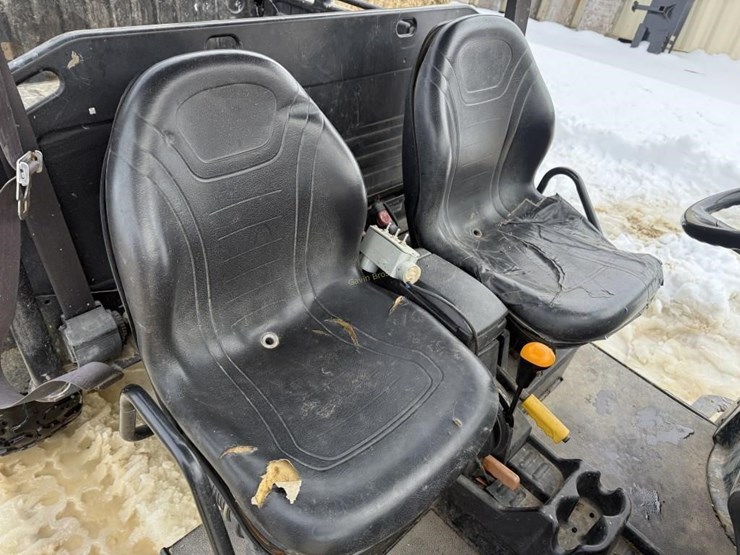 2011-john-deere-gator-image-10