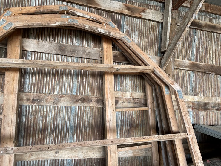 #6069-•-18'-flatbed-wagon-with-contents-image-29