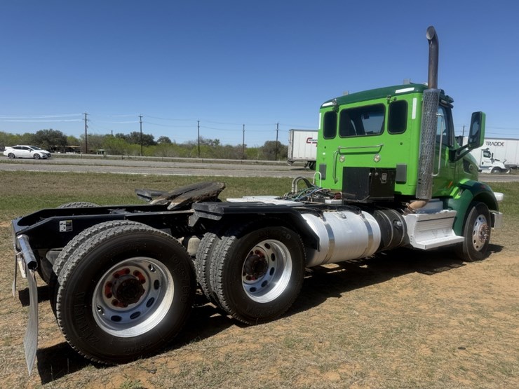 2019-peterbilt-567-image-5