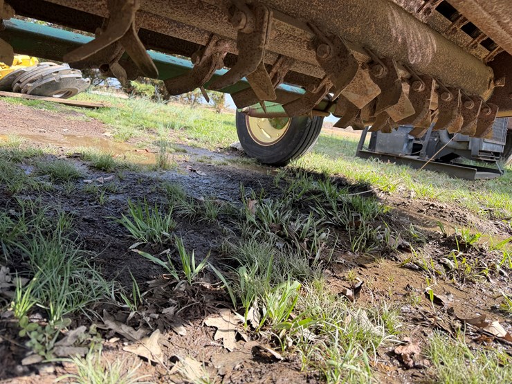 john-deere-220-image-37