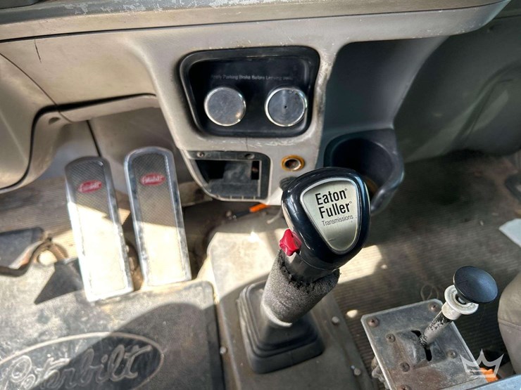 2006-peterbilt-379-image-19