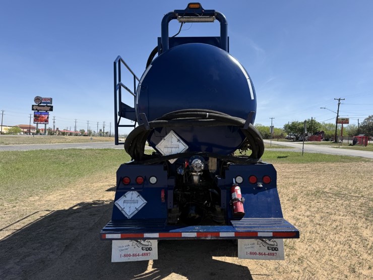 2013-peterbilt-367-image-6