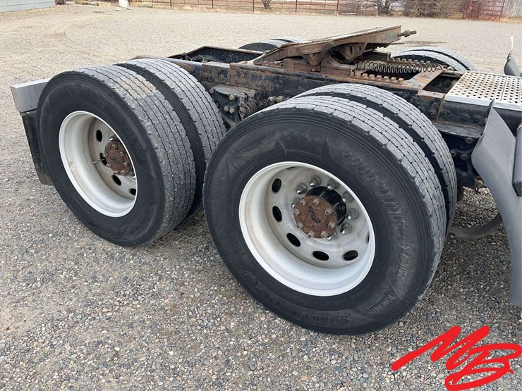 2004-peterbilt-379-image-25