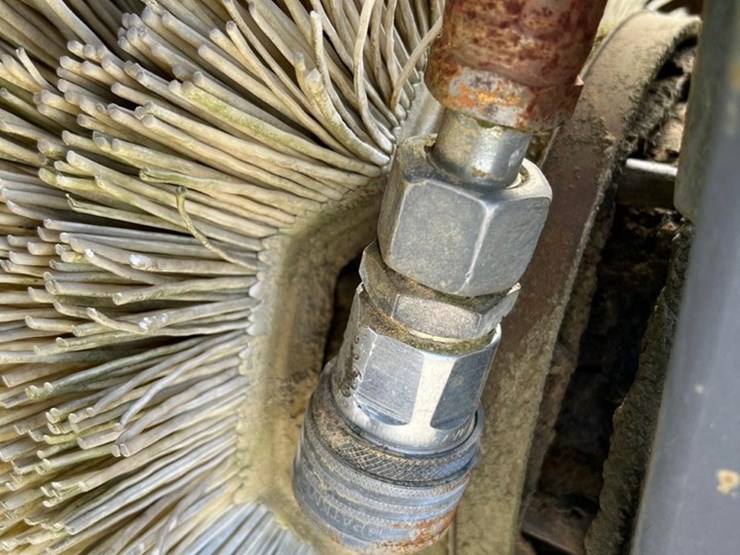 caterpillar-100-image-13