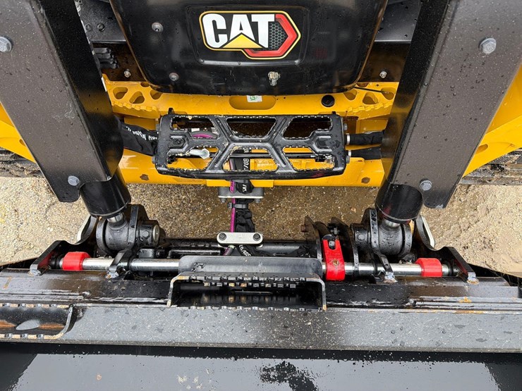 2025-caterpillar-255-image-12