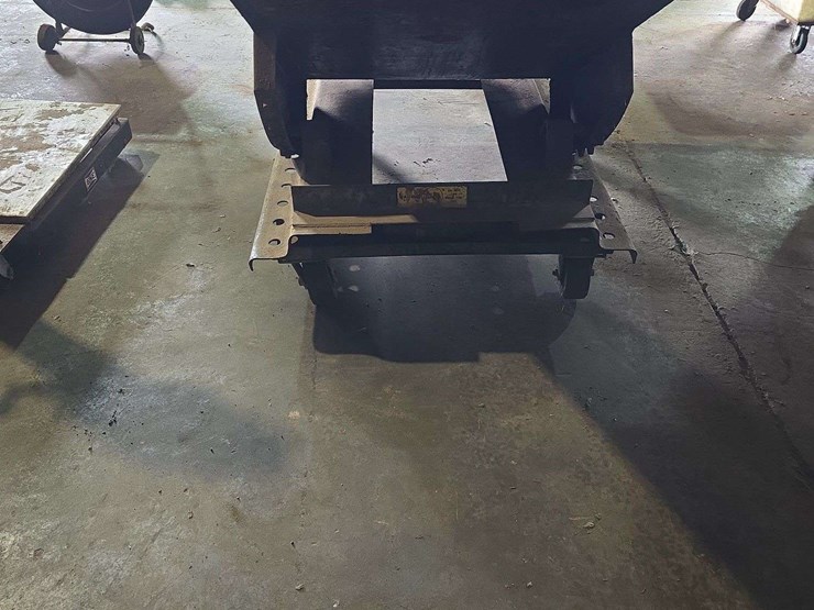 jesco-1-yard-med.-hd-4000lb-self-dumping-hopper-image-3