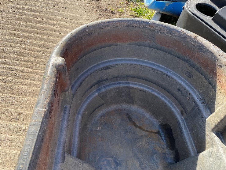 #6074-•-rubbermaid-poly-tank-image-12