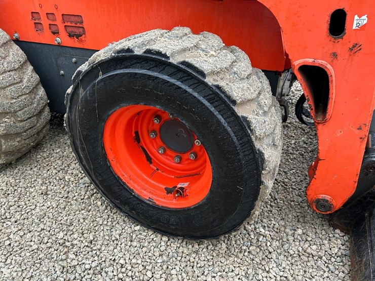 2019-kubota-ssv75-image-12