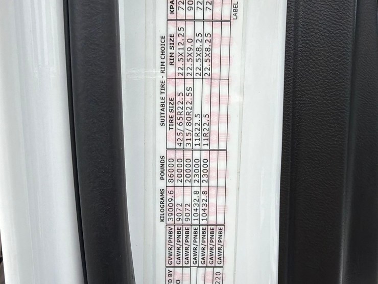 2026-peterbilt-567-image-26