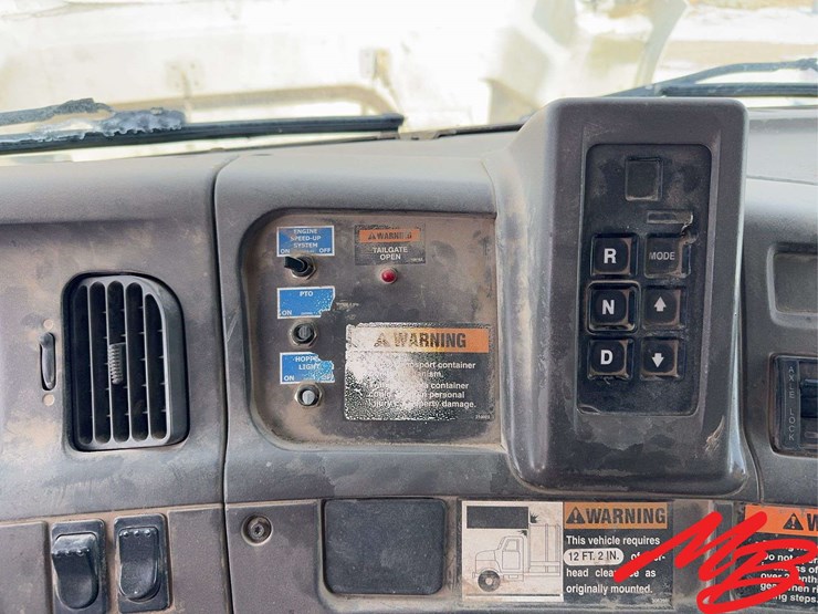 2002-sterling-m8500-image-35