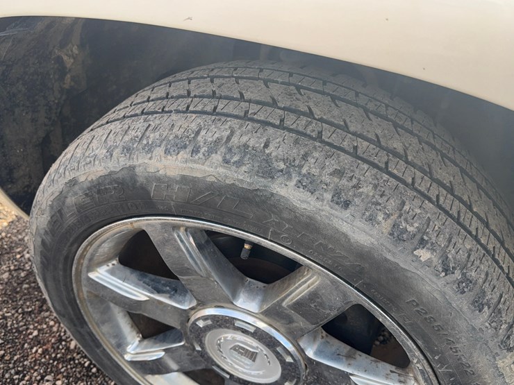 2008-cadillac-escalade-image-12