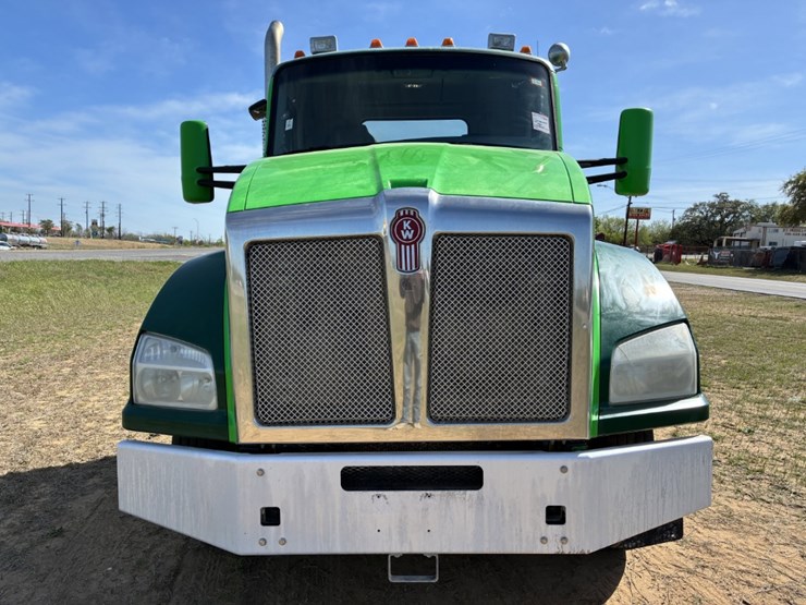 2019-kenworth-t880-image-2