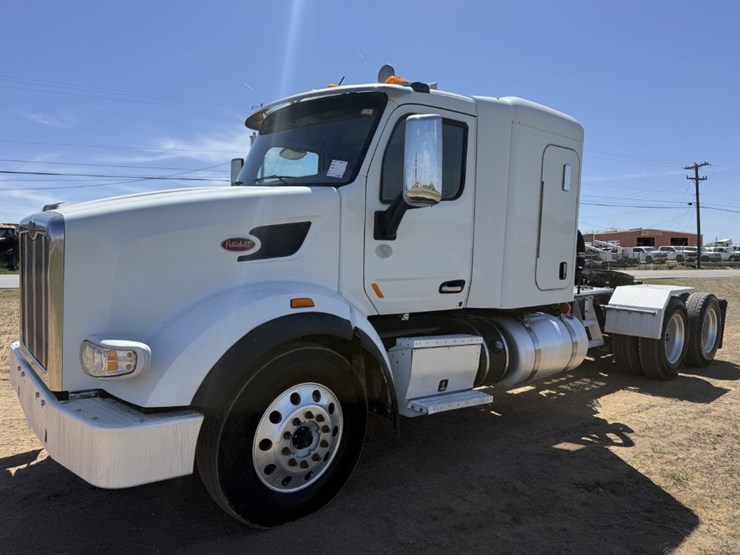 2018-peterbilt-567-image-1