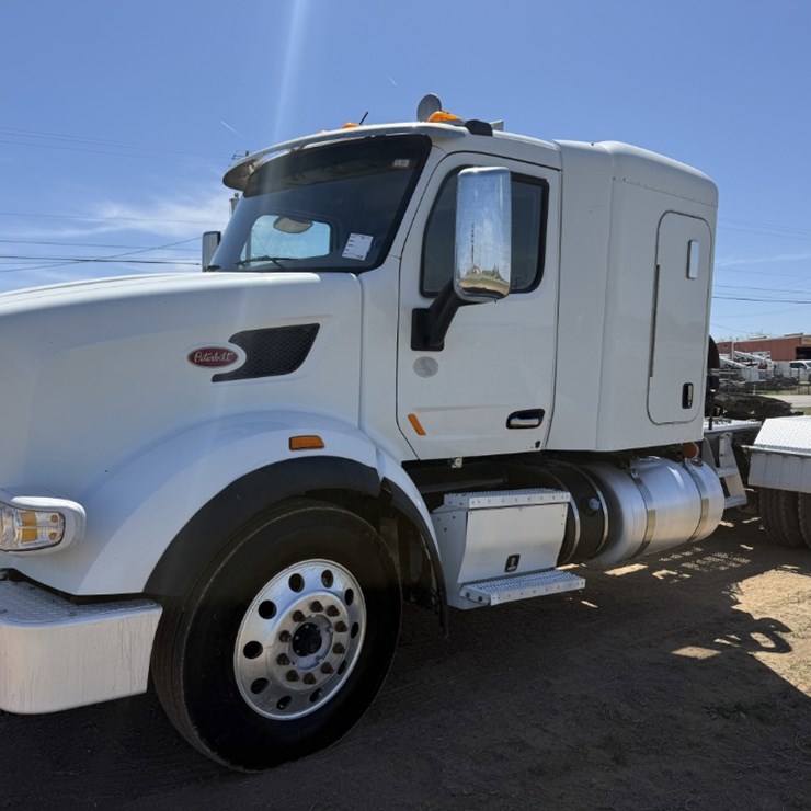 2018 PETERBILT 567