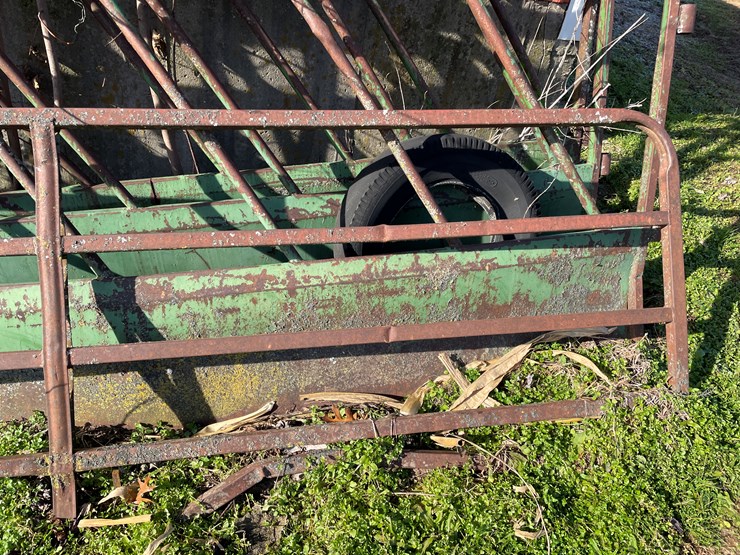 #6047-•-(3)-feeding-gates-image-5