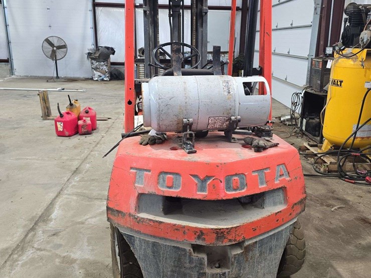 toyota-forklift-,9247-hours,-lp,-4600lb-machine,-side-shift,-3-stage-image-5