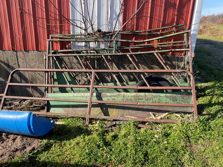 #6047-•-(3)-feeding-gates-image-2