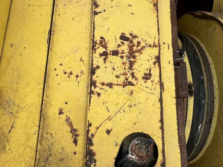 new-holland-70-image-32