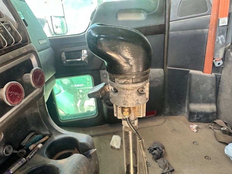 2013-kenworth-unknown-image-11