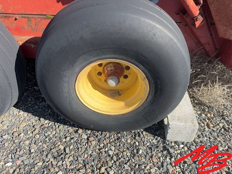 new-holland-195-image-9