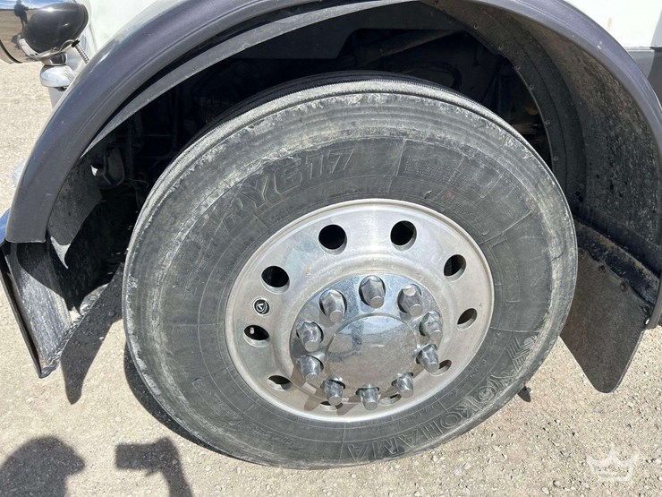 2006-peterbilt-379-image-39