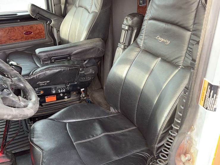 2004-peterbilt-379-image-42