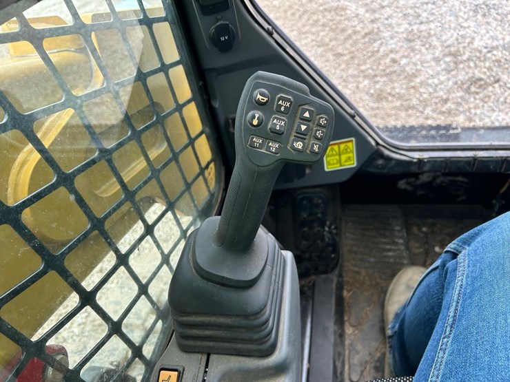 2024-caterpillar-255-image-26