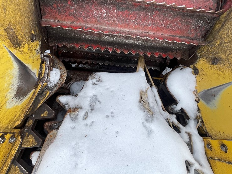 #6024-•-new-holland-(2)-row-corn-head-image-13