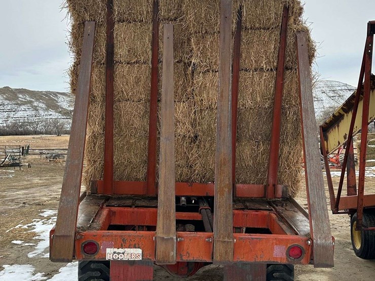 new-holland-1048-image-4