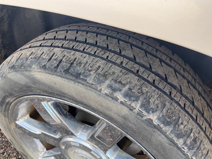 2008-cadillac-escalade-image-11