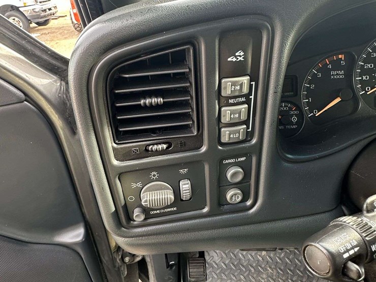 2002-gmc-2500-image-21