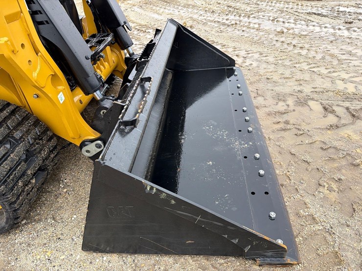 2025-caterpillar-255-image-13