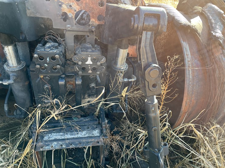 new-holland-t8030-image-11