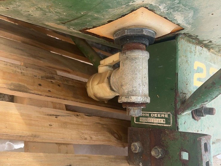 john-deere-220-image-6