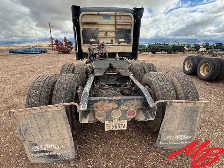 1999-freightliner-fld120-image-6