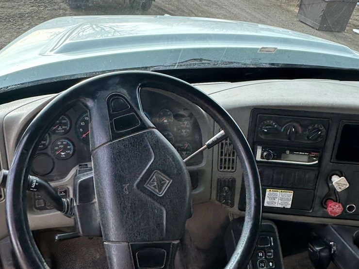 2008-international-7400-image-43