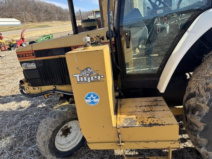 new-holland-7740-image-18