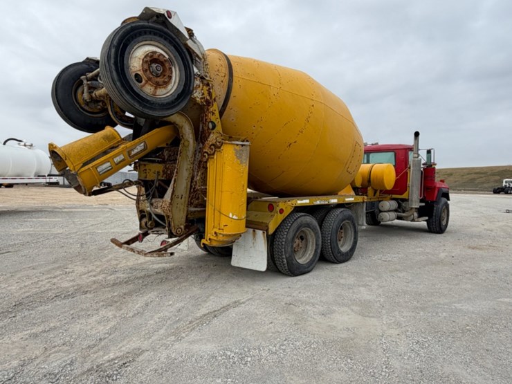 1996-mack-mixer-image-3