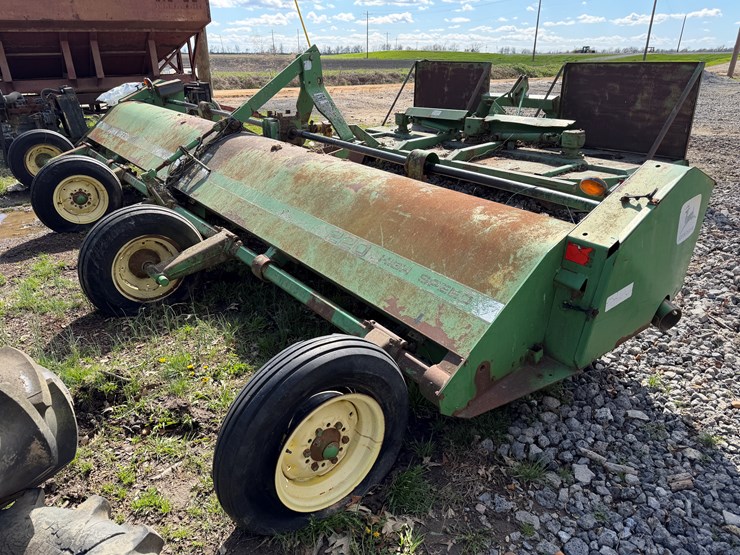 john-deere-220-image-3