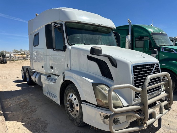 2015-volvo-vn-image-3