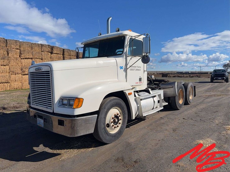 1997-freightliner-fld120-image-1