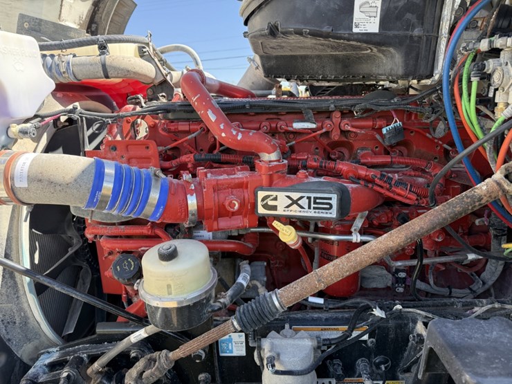 2018-peterbilt-567-image-9