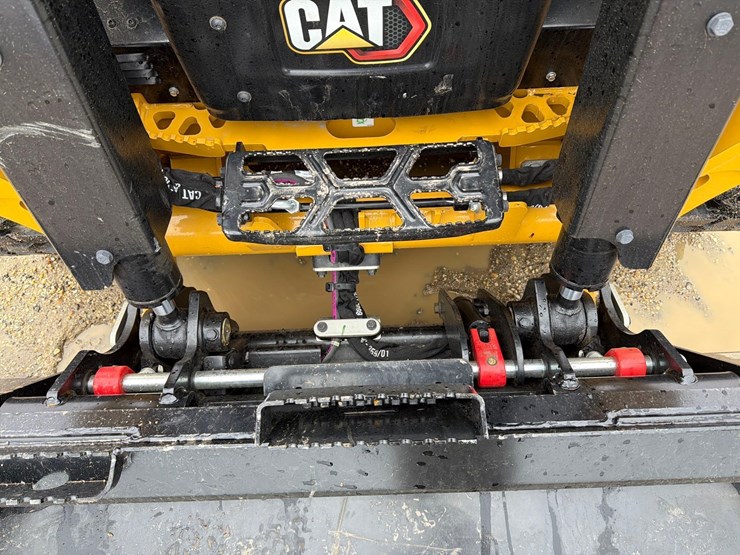 2025-caterpillar-255-image-12