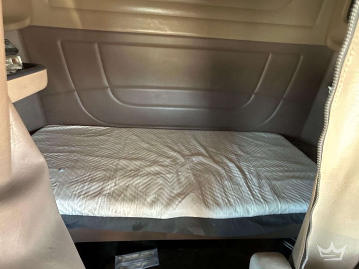 2006-peterbilt-379-image-23